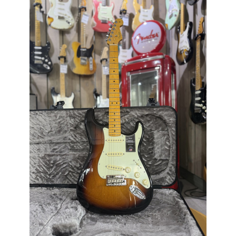 FENDER American Professional II Stratocaster touche Erable Anniversary 2-Color Sunburst - Stock B