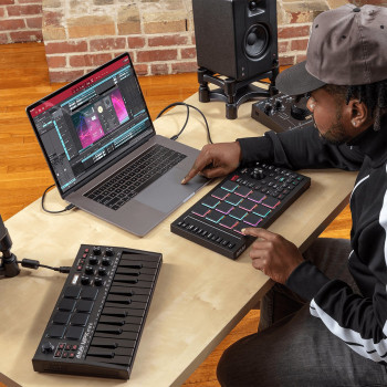 AKAI MPC-STUDIO-II contrôleur mpc 16 pads bandeau tactile écran