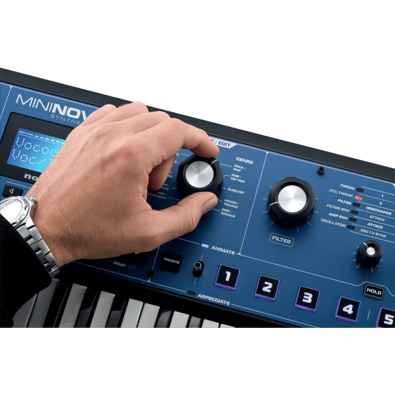 NOVATION MININOVA synthétiseur mininova