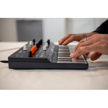 ARTURIA MICROFREAK microfreak synthétiseur numérique algorithmique